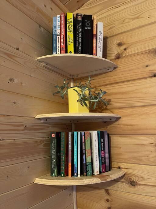 Cosy Cabin, Hidden From The Main House - Sleeps 2 - Ev