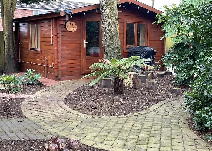 Cosy Cabin, Hidden From The Main House - Sleeps 2 - Ev