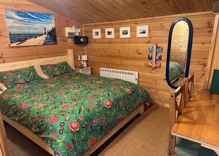 Cosy Cabin, Hidden From The Main House - Sleeps 2 - Ev