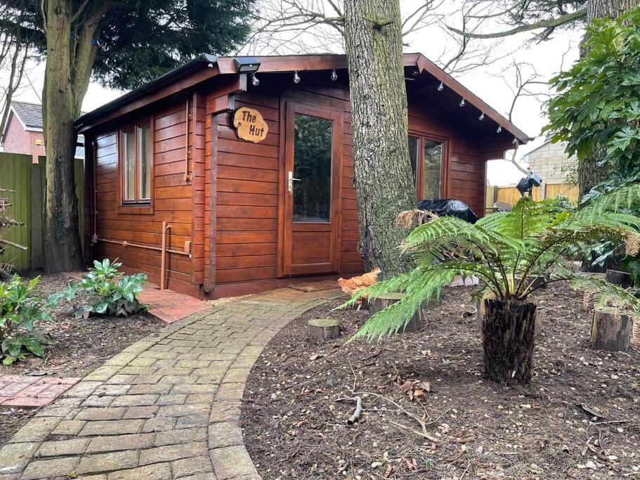 Cosy Cabin, Hidden From The Main House - Sleeps 2 - Ev Holiday home