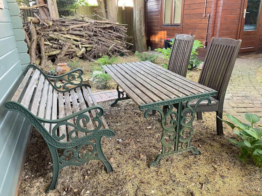 Holiday home Cosy Cabin, Hidden From The Main House - Sleeps 2 - Ev Hawkinge