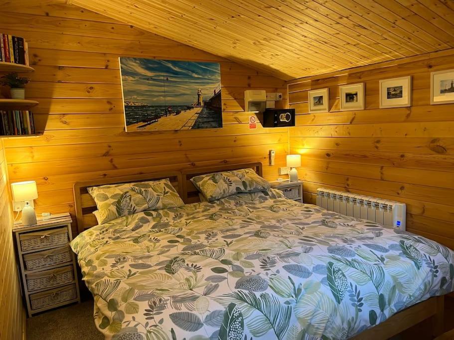 Cosy Cabin, Hidden From The Main House - Sleeps 2 - Ev *