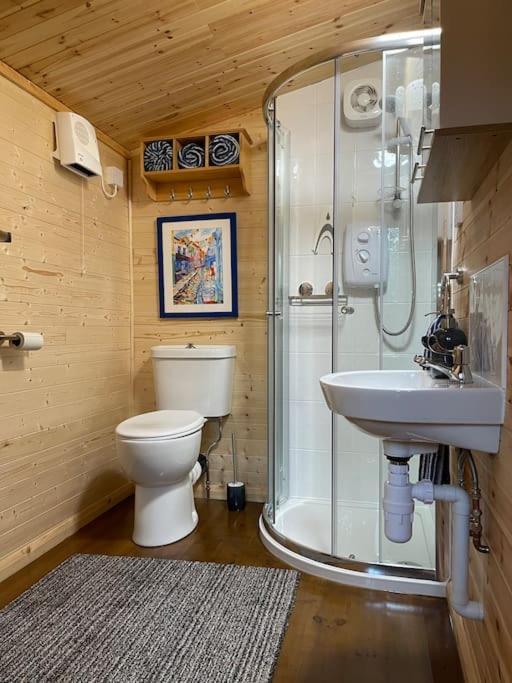 Holiday home Cosy Cabin, Hidden From The Main House - Sleeps 2 - Ev *