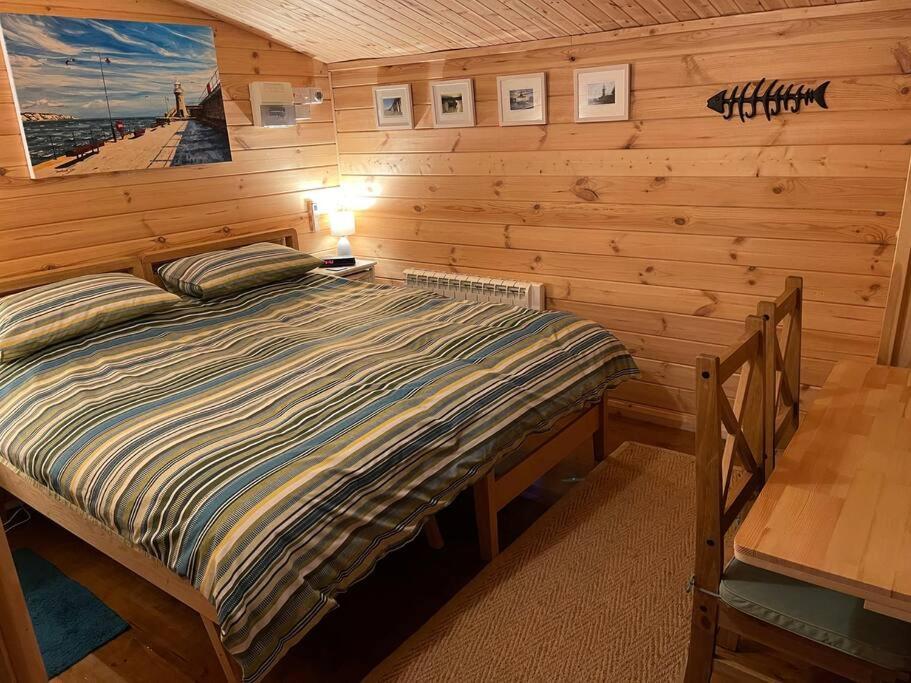 Cosy Cabin, Hidden From The Main House - Sleeps 2 - Ev * Hawkinge