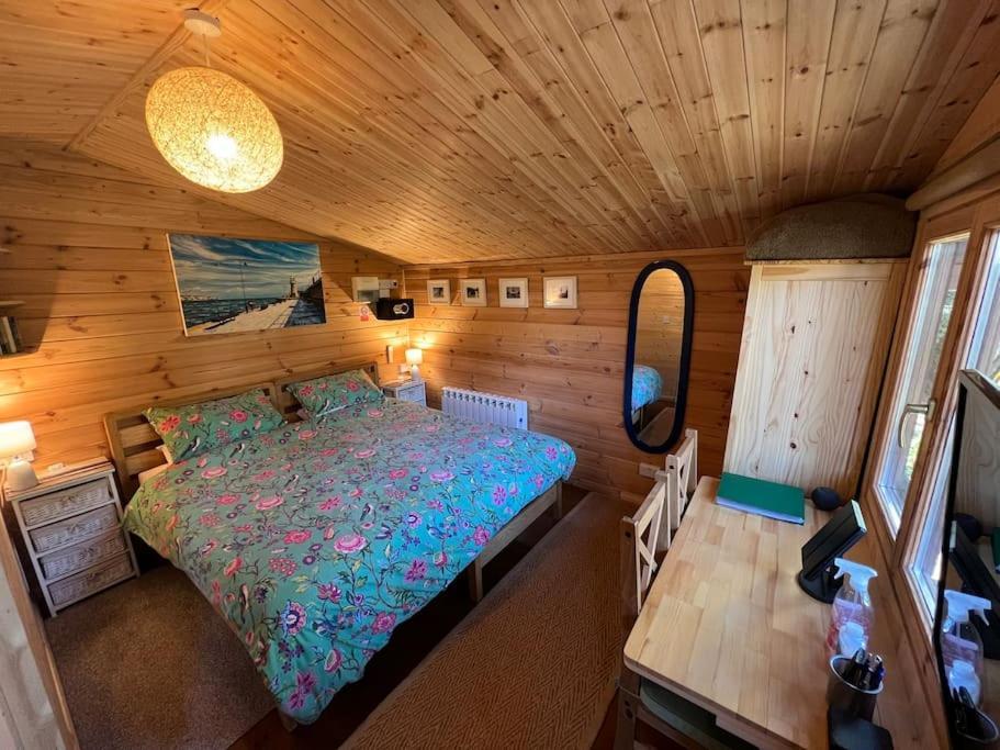 Holiday home Cosy Cabin, Hidden From The Main House - Sleeps 2 - Ev *