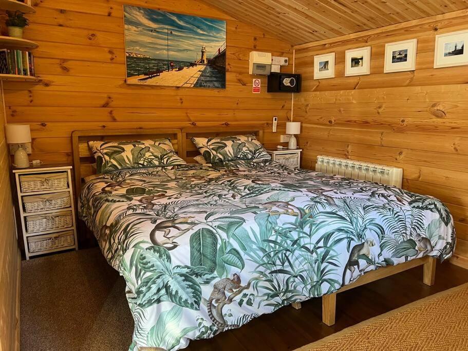 Cosy Cabin, Hidden From The Main House - Sleeps 2 - Ev * Hawkinge